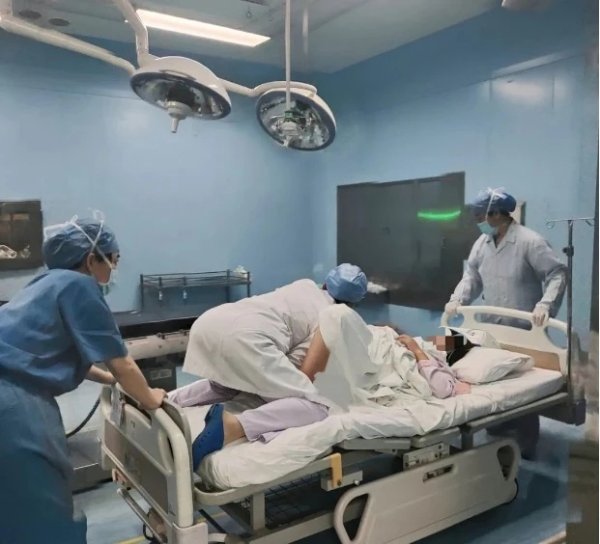 在线配资炒股 百张护士照片背后是救死扶伤一线实例，上海能否卫冕健康和社会照护技能国赛？